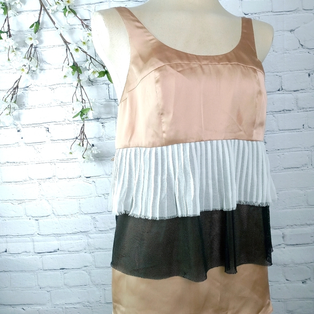 SIMPLY VERA WANG OVERLAP sz Med.